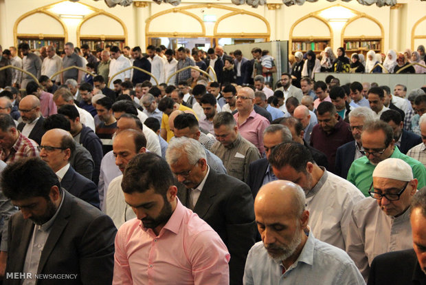 اقامه نماز عید سعید فطر در مرکز اسلامی انگلیس