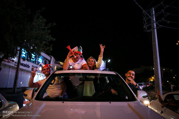 شادی مردم کرج پس از پیروزی تیم ملی فوتبال ایران مقابل مراکش