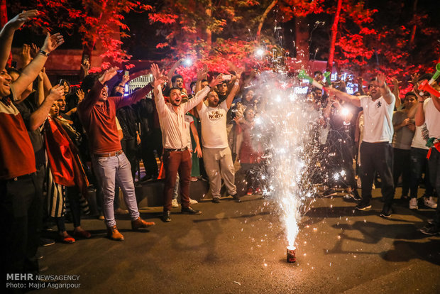 فرح آلشعب آلآيرآني بآلفوز بمبآرته على آلمغرب