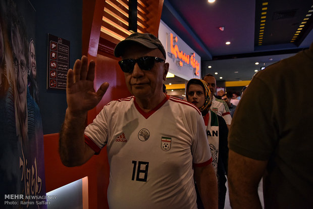 تماشای دیدار تیم های ملی فوتبال ایران و مراکش در مشهد