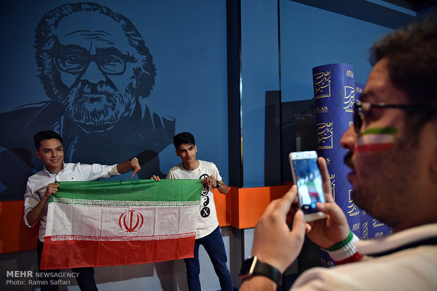 تماشای دیدار تیم های ملی فوتبال ایران و مراکش در مشهد