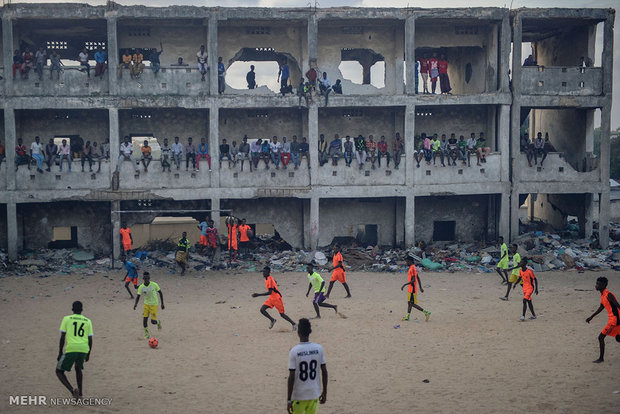 Dünyanın dört bir yanındaki futbol sahaları