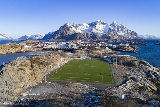 Dünyanın dört bir yanındaki futbol sahaları