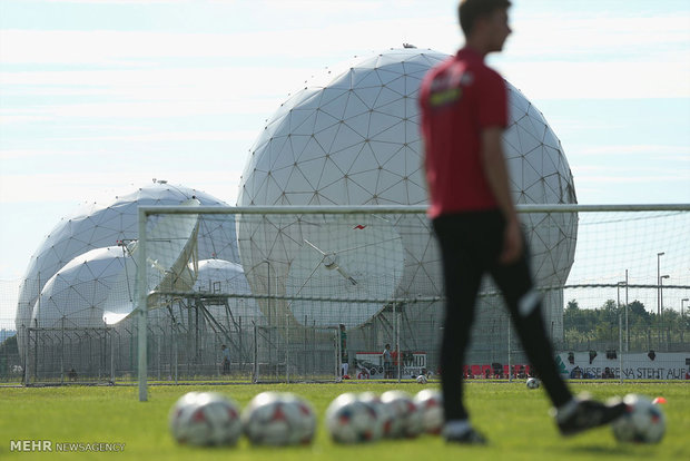 Dünyanın dört bir yanındaki futbol sahaları