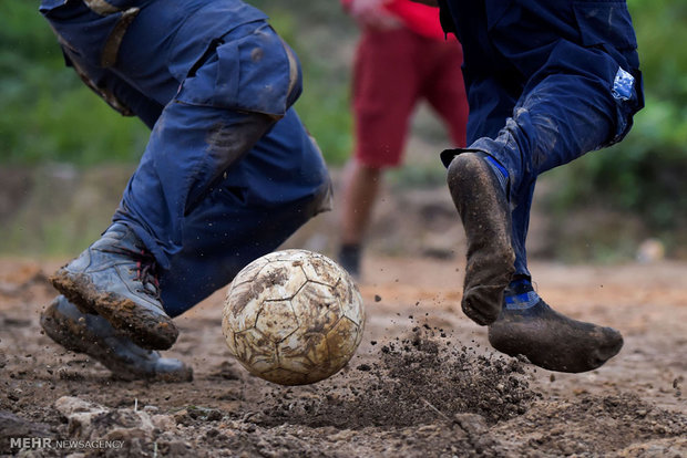 Dünyanın dört bir yanındaki futbol sahaları