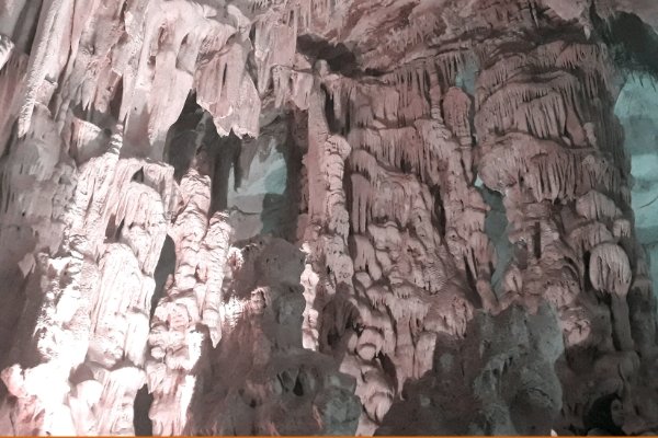 غار ۱۳۵ میلیون ساله در قلب دنا میزبان گردشگران است