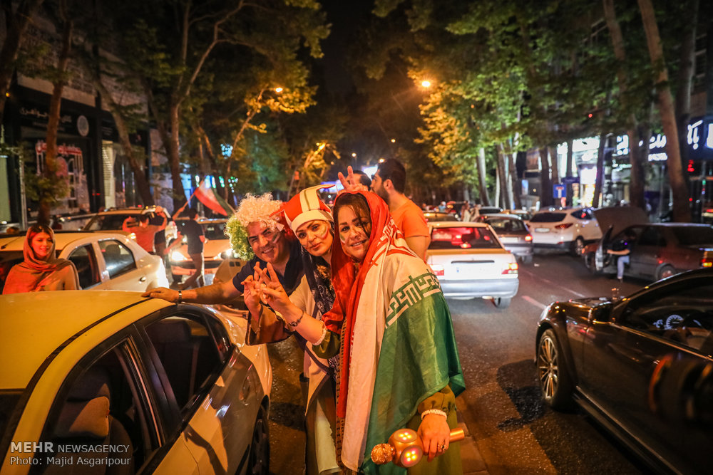 خبرگزاری مهر | اخبار ایران و جهان | Mehr News Agency - شادی شبانه مردم  تهران پس از پیروزی تیم ملی فوتبال مقابل مراکش -۲