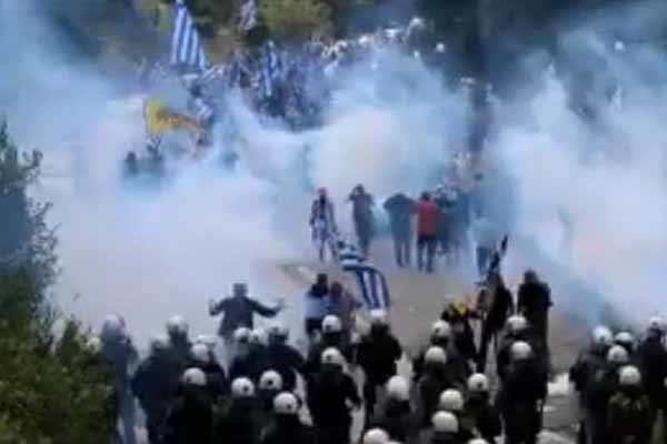 معترضان یونانی به توافق برای تغییر نام مقدونیه با پلیس درگیر شدند