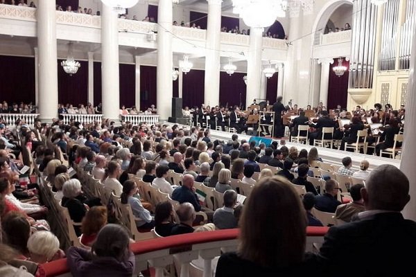 Tehran Symphony Orchestra on stage in Russia