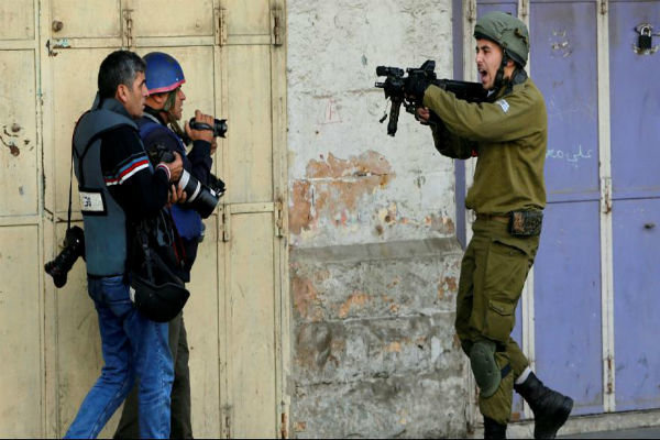 شهادت یک فلسطینی بر اثر تیراندازی نظامیان صهیونیست در الخلیل