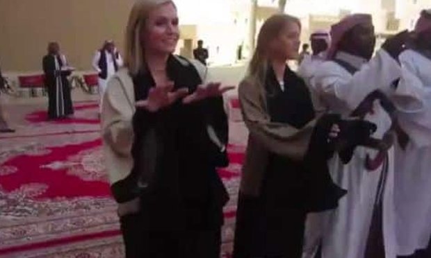 سعودی عرب میں امریکی عورتوں کا سعودی مردوں کے ساتھ ڈانس