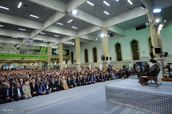رہبر معظم انقلاب اسلامی سے ایرانی پارلیمنٹ کے نمائندوں کی ملاقات