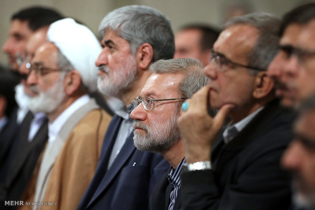 Leader receives Iranian lawmakers on Wed.