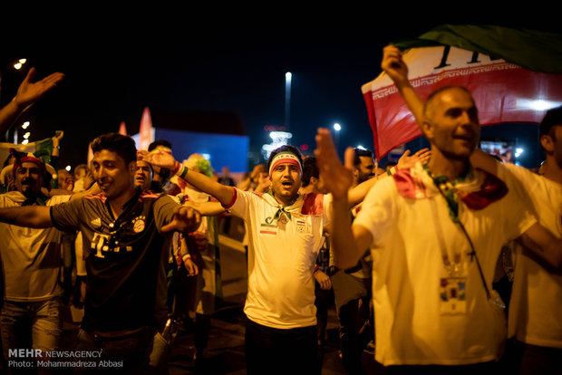 تماشای مسابقات جام جهانی فوتبال در خیابان های کازان