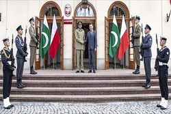 محور رایزنی‌های مقامات نظامی ارشد پاکستان و لهستان