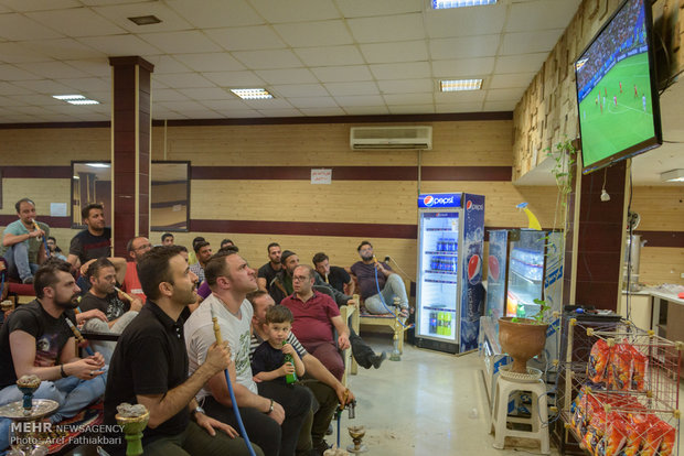 تماشای دیدار تیم های ملی فوتبال ایران و اسپانیا در کرج
