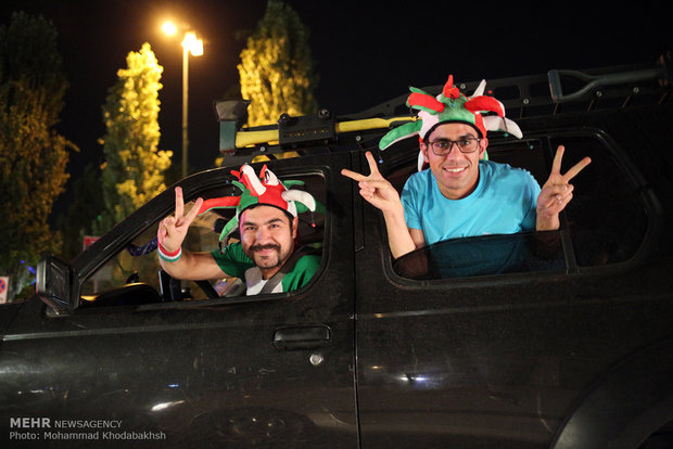 شادی شبانه مردم تهران بعد از بازی ایران و اسپانیا