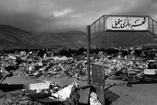 مراسم گرامیداشت جانباختگان زلزله رودبار در لوشان مراسم گرامیداشت جانباختگان زلزله رودبار در لوشان