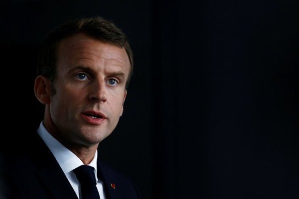 فرانسیسی صدر کی ڈانٹ سے نوجوان  ذہنی دباؤ کا شکار