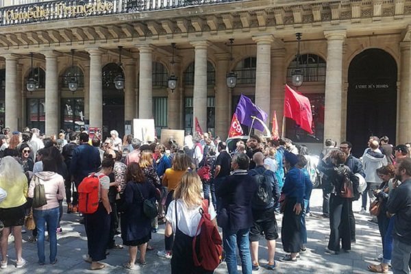 اعتراض نویسندگان فرانسه به درآمد کم و وضعیت مبهم آینده