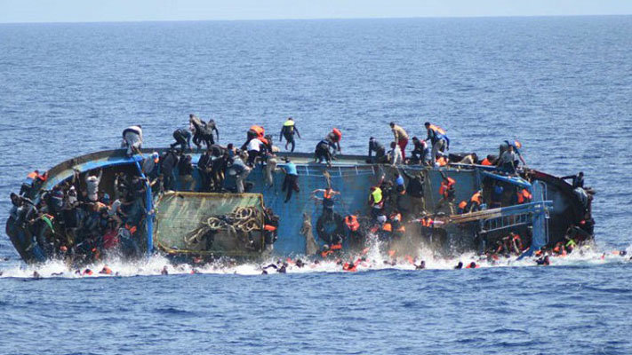 انڈونیشیا میں سیلفی لینے کے دوران کشتی الٹنے سے 7 افراد ہلاک