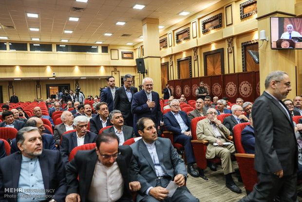 نشست اعضای اتاق بازرگانی ایران با وزیر امور خارجه