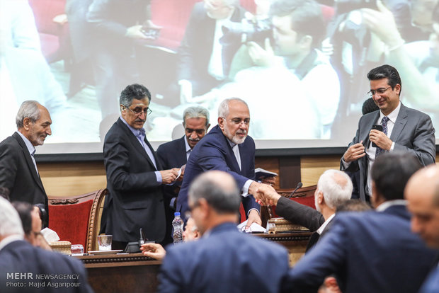 Iran chamber of commerce meeting with Zarif