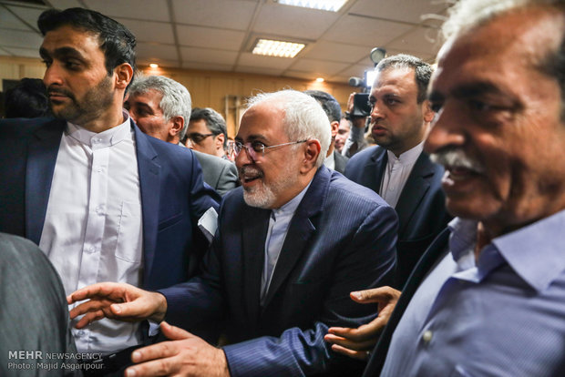 Iran chamber of commerce meeting with Zarif