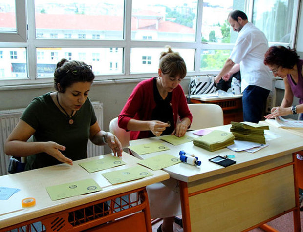 Parliamentary and presidential elections underway in Turkey