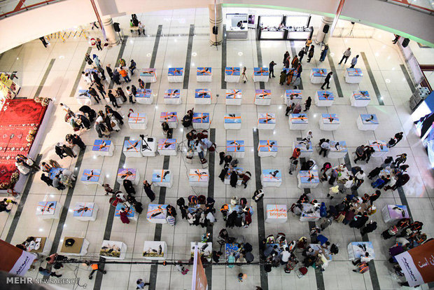 ساخت بزرگترین پازل با موضوع سمفونی لک لک ها 