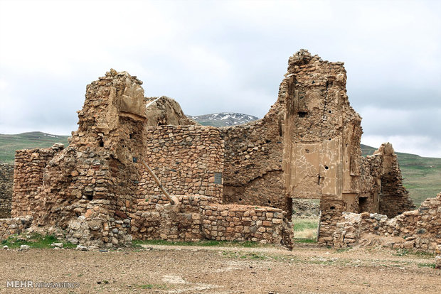 Taht-ı Süleyman Tapınağı