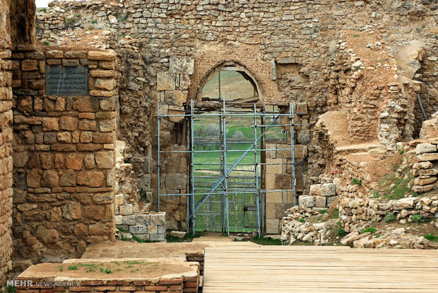 Taht-ı Süleyman Tapınağı