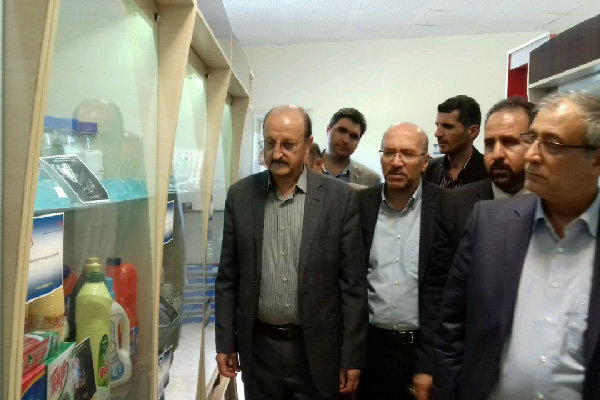 معاون وزیر صنعت ازنمایشگاه دائمی توانمندیهای صنعتی قزوین دیدن کرد