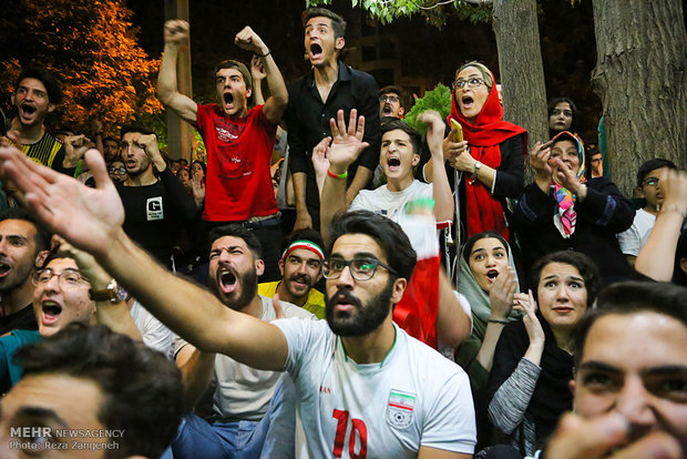 تماشای دیدار تیم ملی فوتبال ایران و پرتغال  در همدان