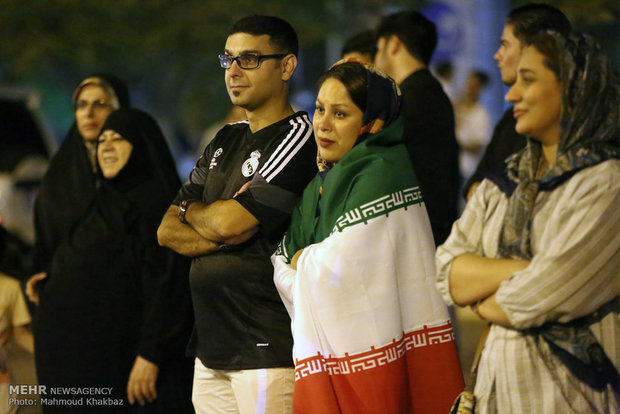 تماشای دیدار تیم ملی فوتبال ایران و پرتغال  در جزیره کیش