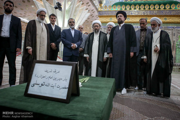 Judiciary head reciting pledge to lofty ideals of Imam Khomeini