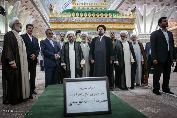 Judiciary head reciting pledge to lofty ideals of Imam Khomeini