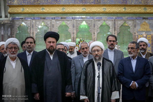 امام خمینی (رہ) کے مزار پر عدلیہ کے سربراہ اور اہلکاروں کا تجدید عہد