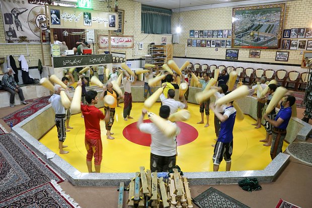 ورزش زورخانه ای در همدان / به مناسبت روز فرهنگ پهلوانی و ورزش زورخانه ای