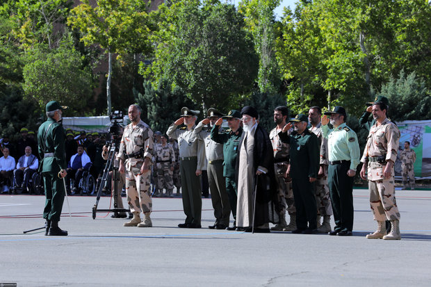 Leader attends graduation ceremony at Imam Hossein University