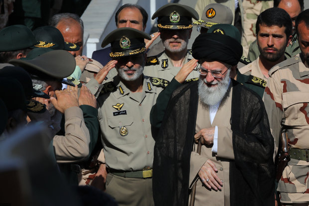 Leader attends graduation ceremony at Imam Hossein University