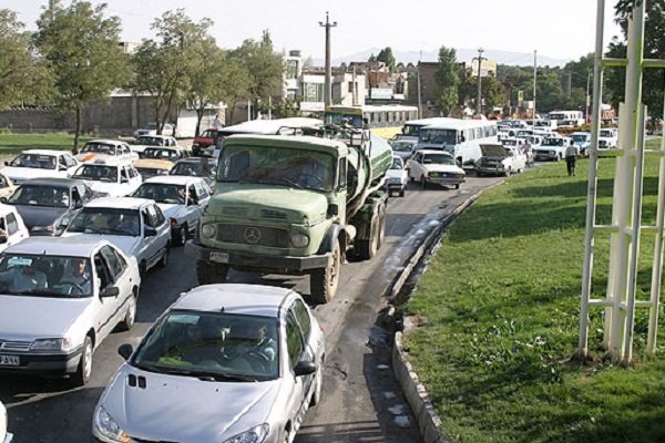ترافیک در شهر مهران تقریبا سنگین است
