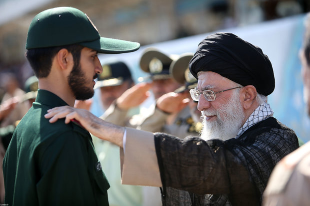 رهبر انقلاب در دانشگاه افسری امام حسین (ع)