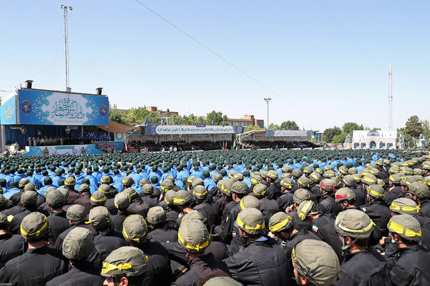 حضور رهبر معظم انقلاب در دانشگاه افسری امام حسین(ع) 