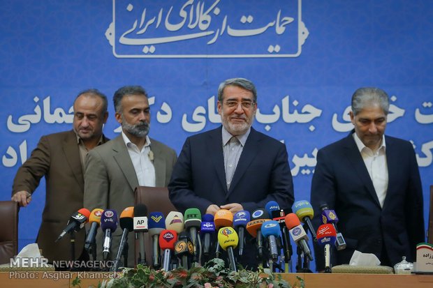 Interior min. holds presser in Tehran