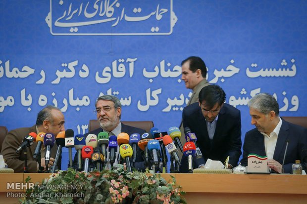 Interior min. holds presser in Tehran