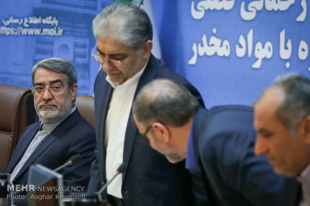 Interior min. holds presser in Tehran