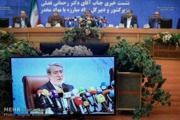 Interior min. holds presser in Tehran