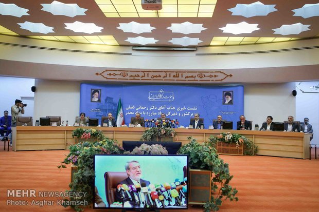 Interior min. holds presser in Tehran