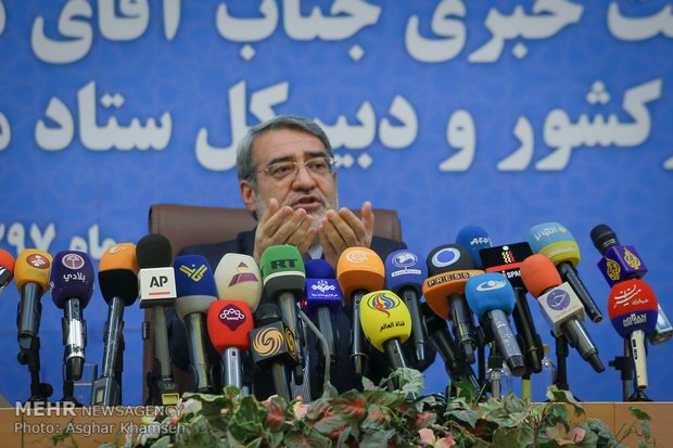 Interior min. holds presser in Tehran